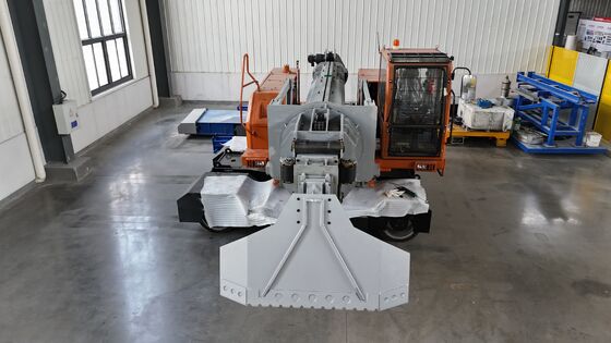 Mobile Slag Removal Unit with All-Electric Driveline and High-Speed Furnace Cleaning Featuring Hydraulic Telescopic Beam